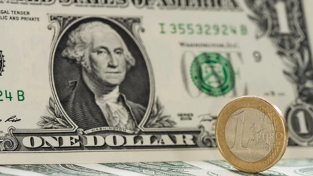 Dolarul scade cu șapte bani. Cât valorează euro astăzi, 17 iulie 
