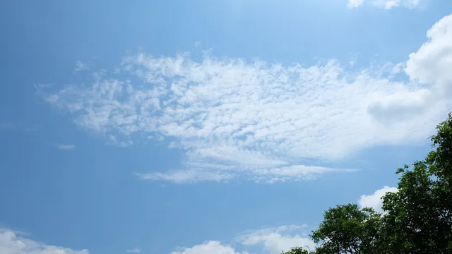 METEO | Cer variabil și maxime de +27°C, prognozate pentru joi. Izolat sunt posibile ploi cu descărcări electrice