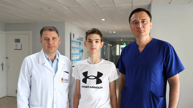 Un adolescent de 15 ani a primit o nouă șansă la viață după un transplant hepatic de la donator viu

